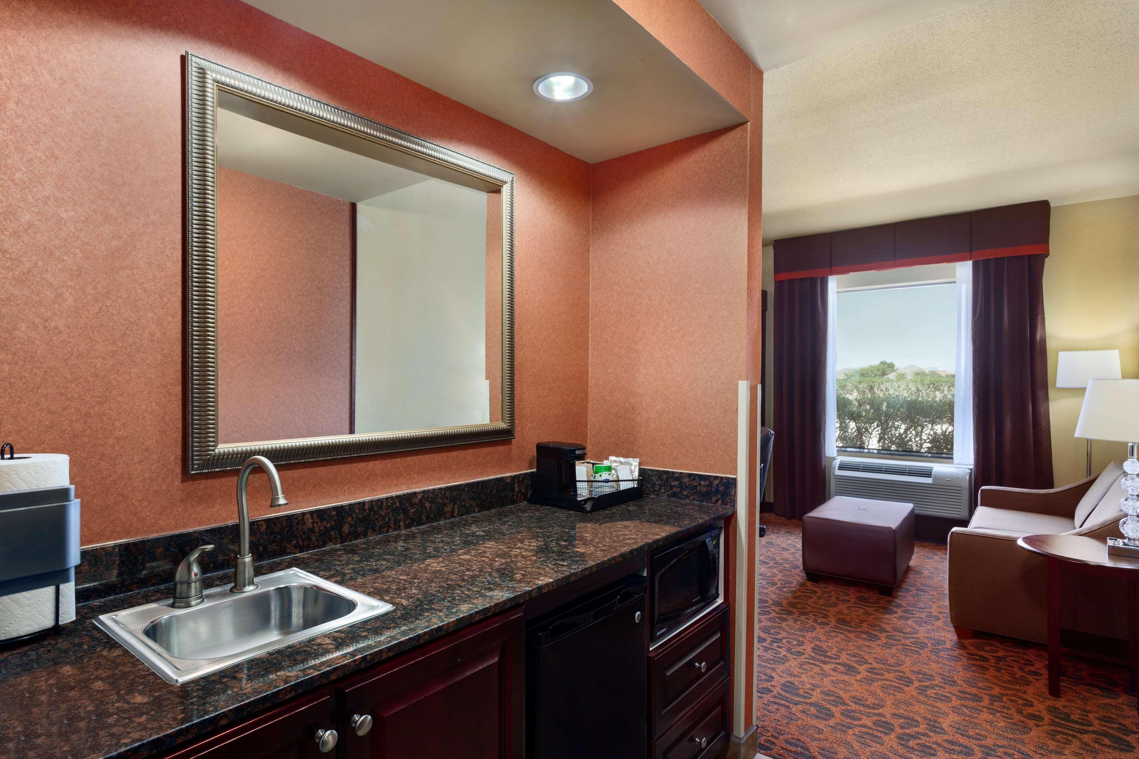 Hampton Inn & Suites Mission Eksteriør bilde