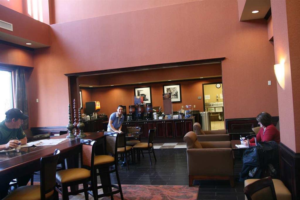 Hampton Inn & Suites Mission Restaurant bilde